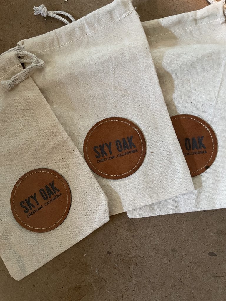 Canvas pouches with round leather SKY OAK patches